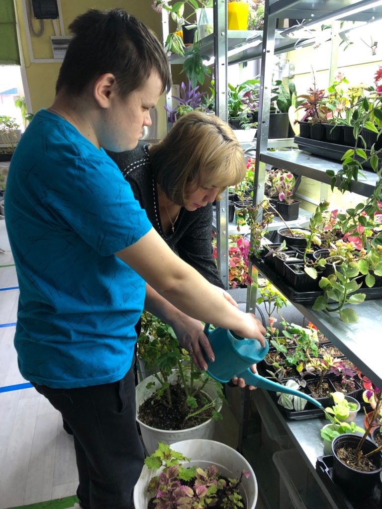 В нашем центре #Делувремя мы часто видим, как простые действия с землей, бумагой или глиной творят чудеса.